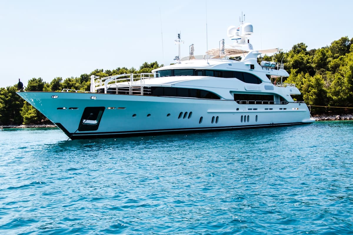 Professional marine detailing services for yachts and boats in Palm Beach